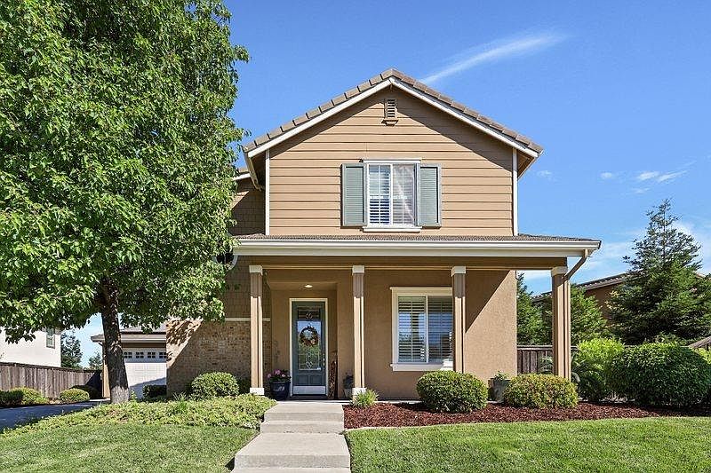 1st image of 915 Farm House Ct