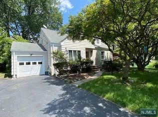 60 Greenway Rd, Glen Rock, NJ 07452