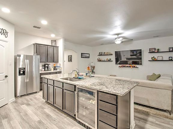 2nd image of 115 Magnolia Dr #115