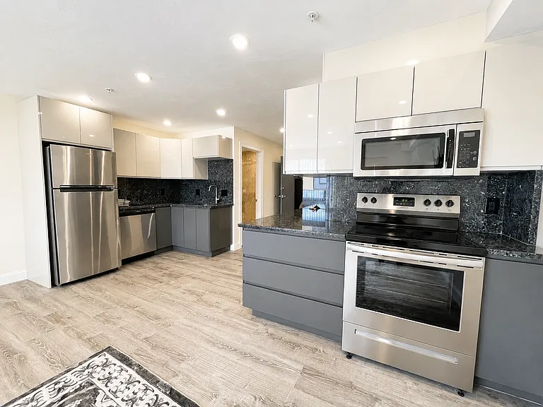 1028-1030 Commonwealth Ave #201 — Photo 11