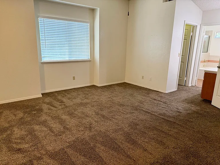 993 E Edgemont Dr — Photo 31