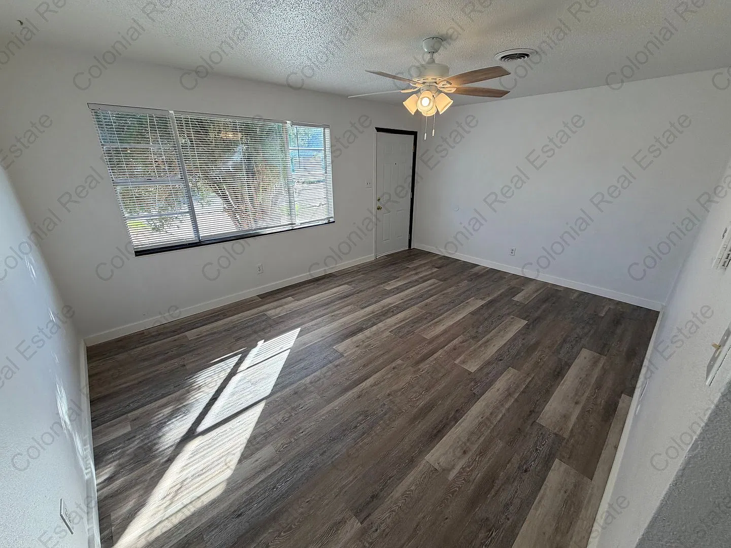 Spacious 1 bedroom 1 bath duplex — Photo 3