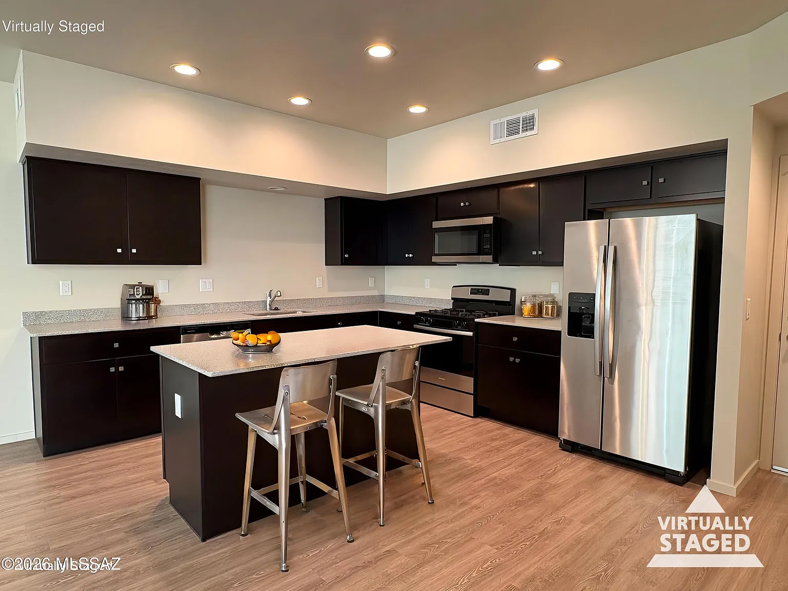 3 bed, 2.5 bath, 1624 sqft, $1,975 — Photo 2