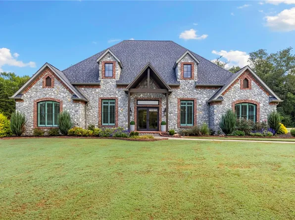 596 Polo Dr, Fayetteville, AR 72703