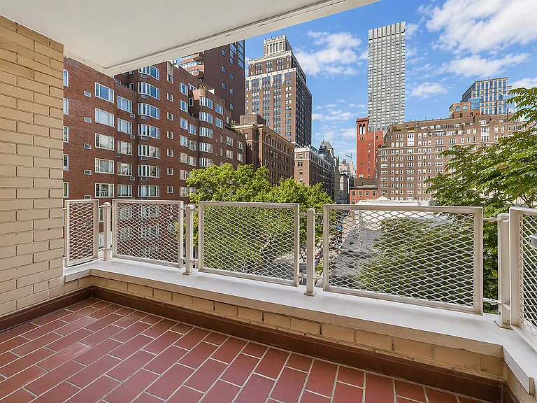 40 Park Ave #9H — Photo 3