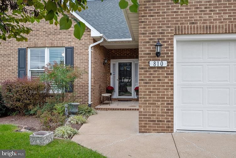 1st image of 810 Mahone Dr