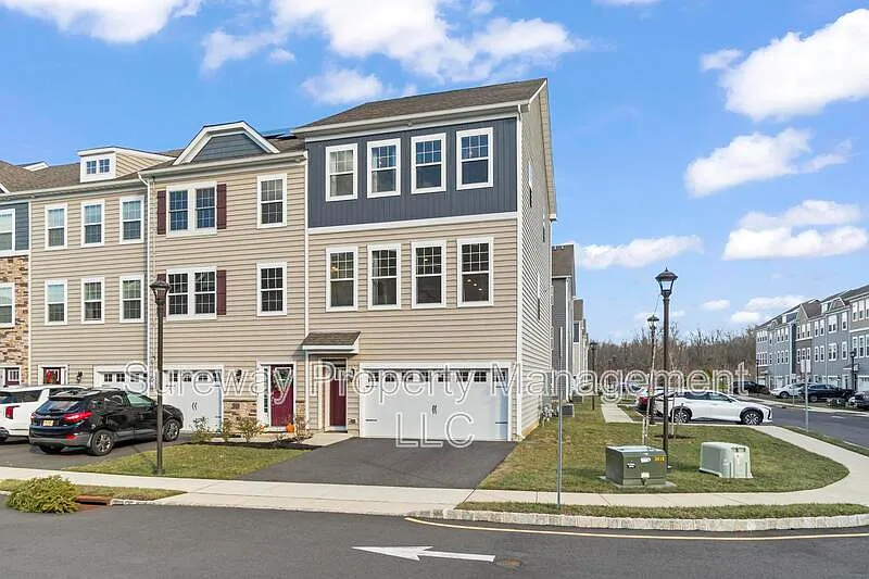 Building Photo - 2 Verona Ln