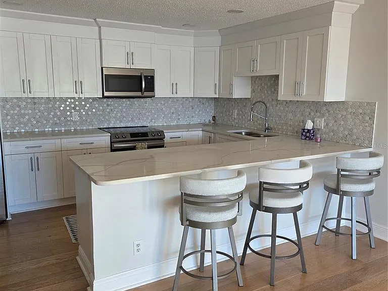 100 Oakmont Ln #305 — Photo 21