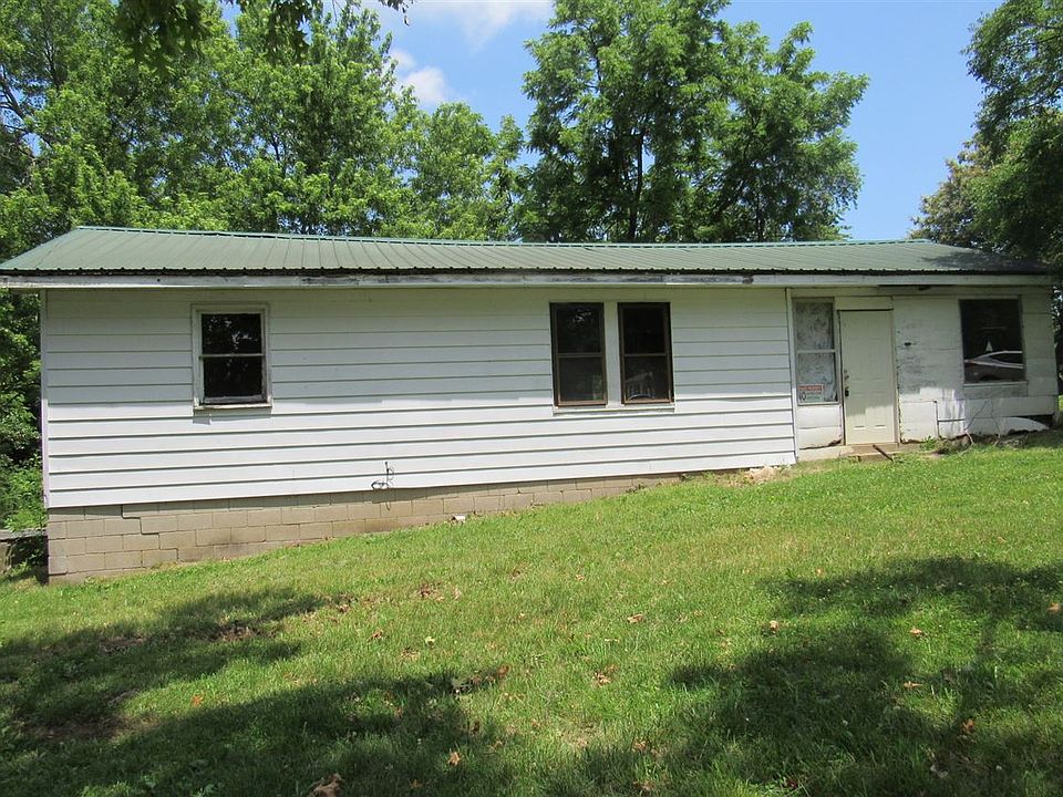 1st image of 217 W Caroline St