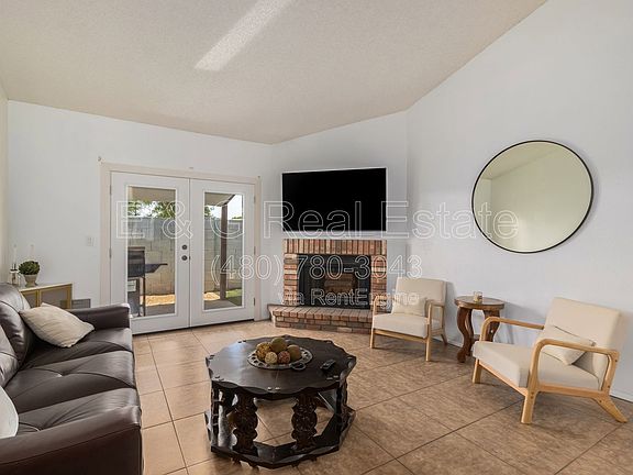 2nd image of 302 N Sycamore Unit 16