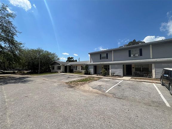 3rd image of 1000 E Caroline St
