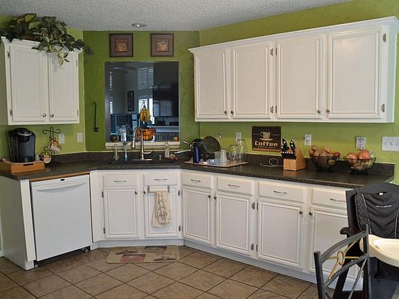 4th image of 4752 Bracken Dr