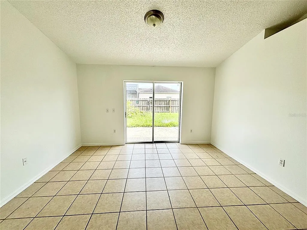 3 bed, 2.0 bath, 1438 sqft, $1,850 — Photo 4