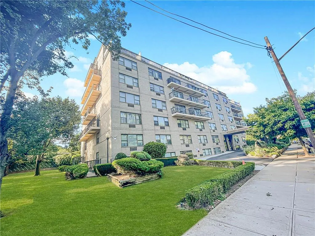 175 Zoe St APT 5S photo 1