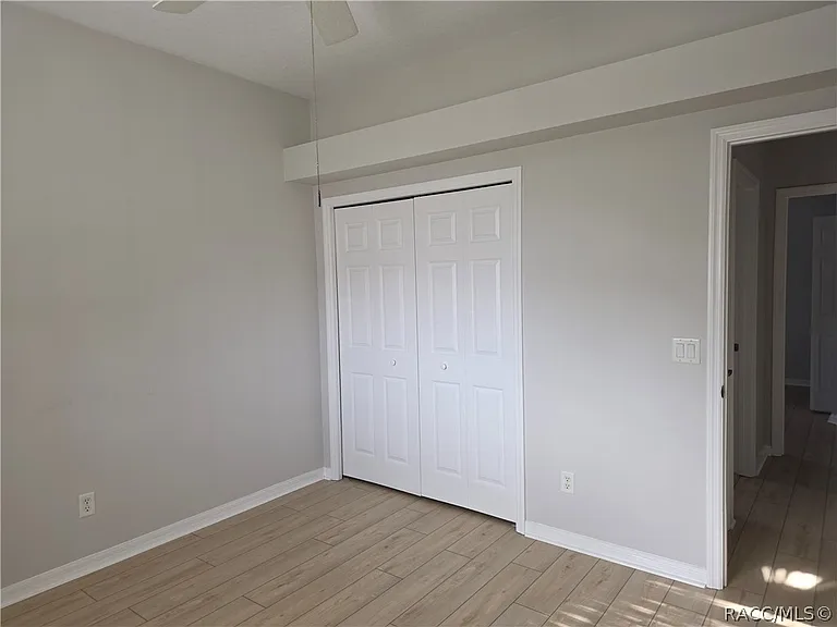 1641 N Shadowview Path — Photo 4