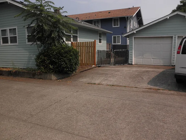 340 14th St SE — Photo 6