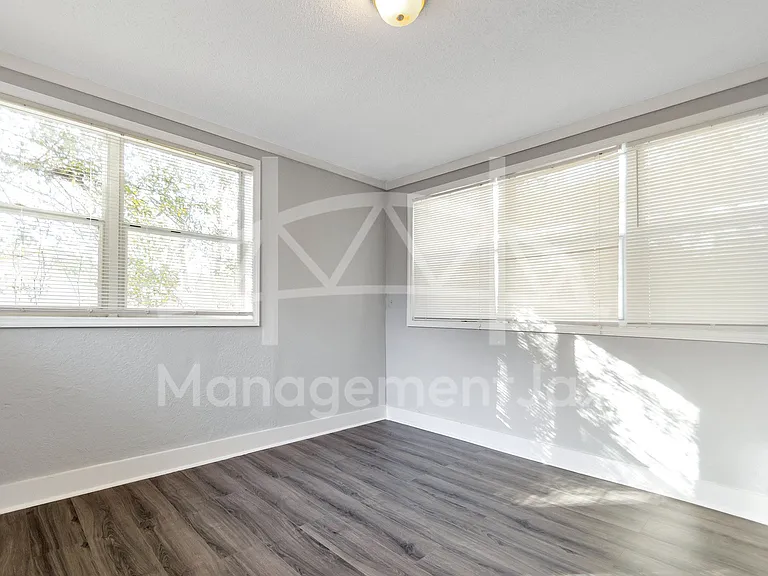 1842 W 26th St — Photo 5