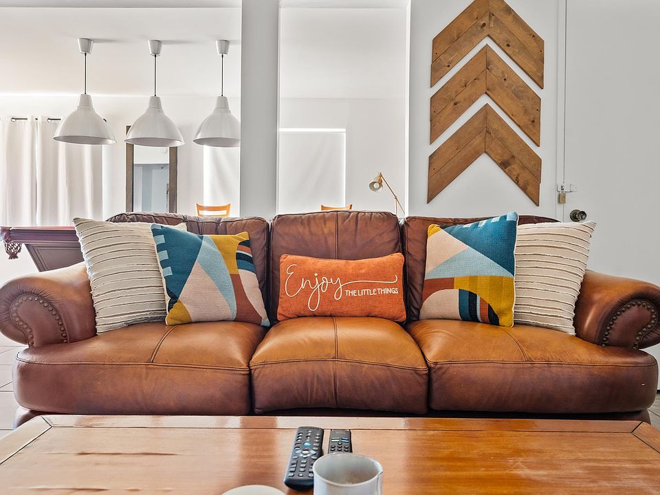 fully furnished spacious living room