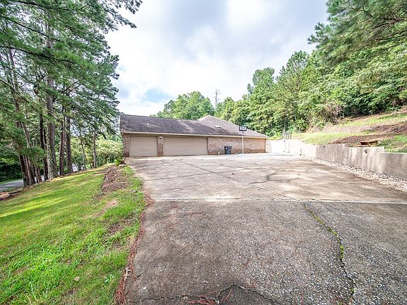 3rd image of 1015 Idle Hour Dr