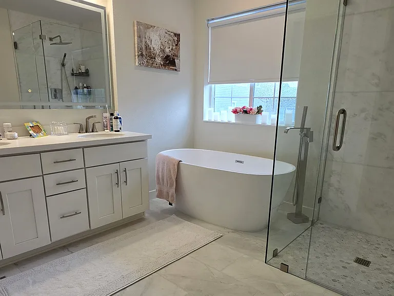 Primary 5-piece bathroom