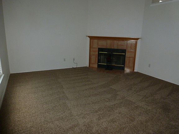 2nd image of 76 Harbour Town St