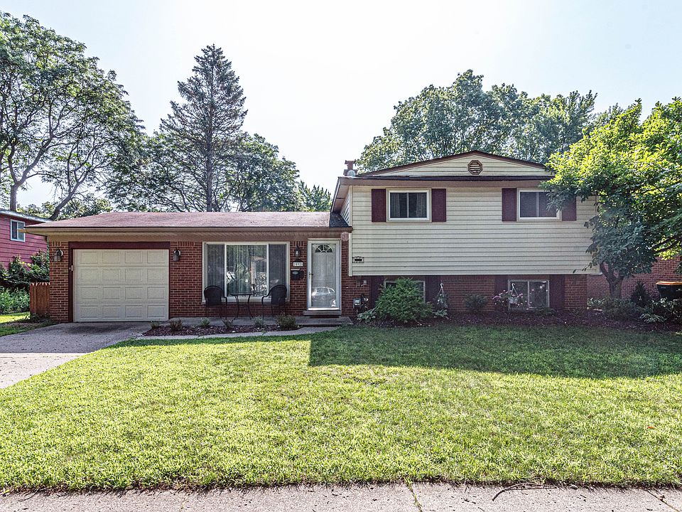 1st image of 20928 Birchwood St