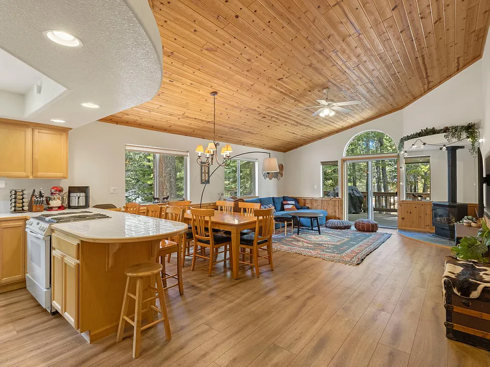 15400 Wolfgang Rd