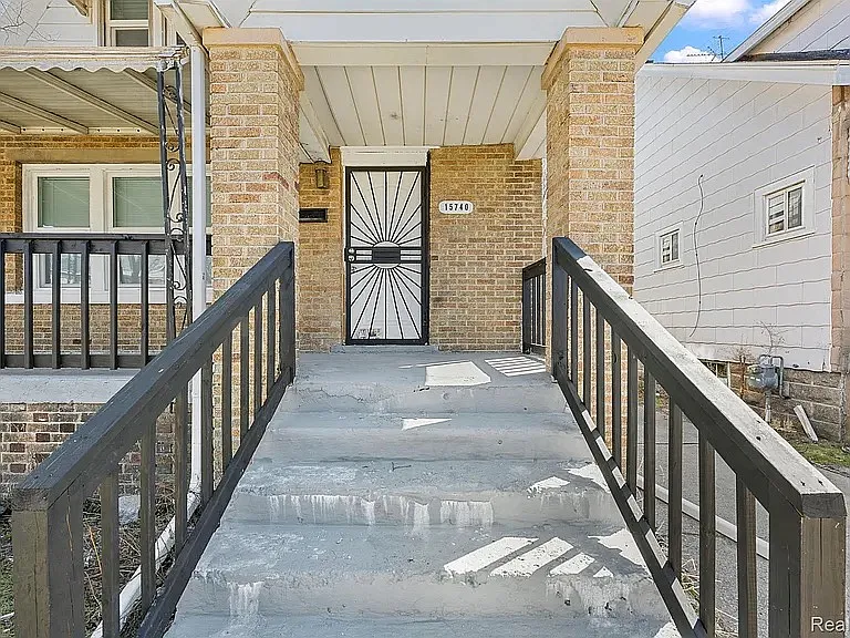 15740 Hartwell St — Photo 3
