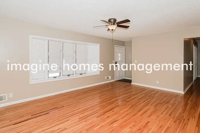3 bed, 2.0 bath, 1692 sqft, $2,599 — Photo 3