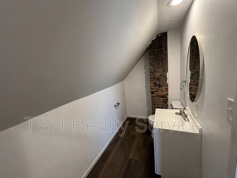 1551 W New York St — Photo 14