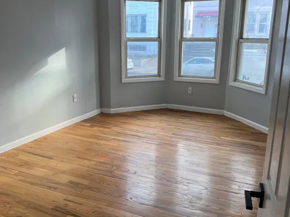 721 S 15th St #1, Newark, NJ 07103