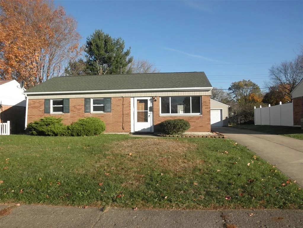 2305 40th St NE photo 1