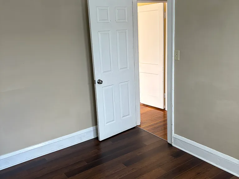 1252 W Clifton Blvd — Photo 4