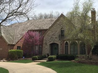 11653 Walnut Ct, Burr Ridge, IL 60527