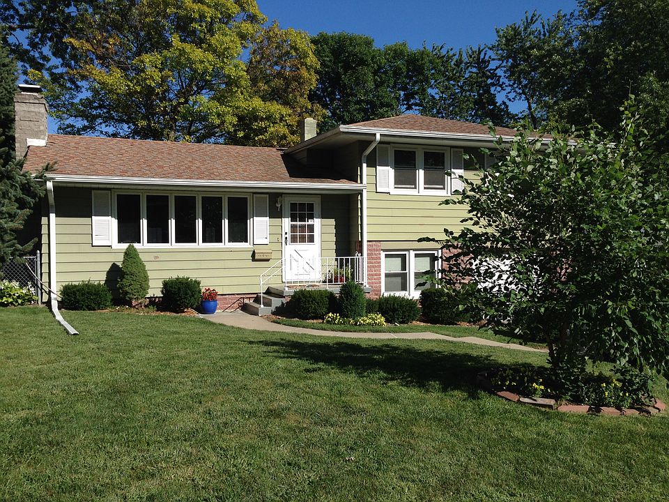 1st image of 2923 S 117th St