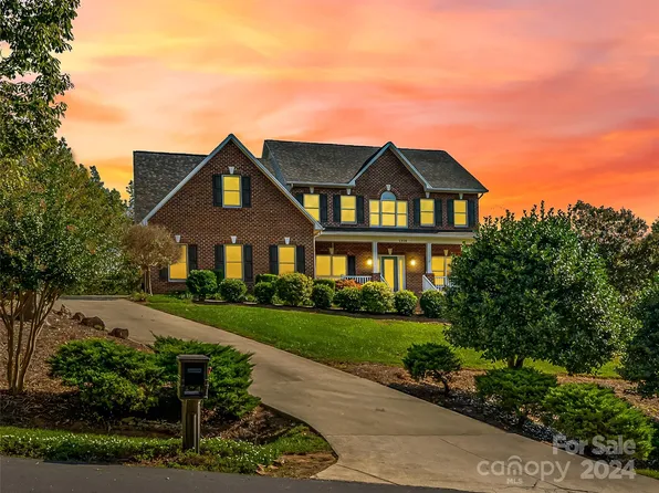 1356 Shadowfax Wynd, Hickory, NC 28602