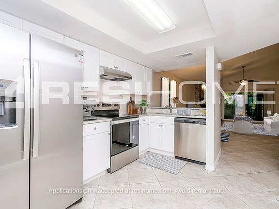 4th image of 7404 N Packwood Ave
