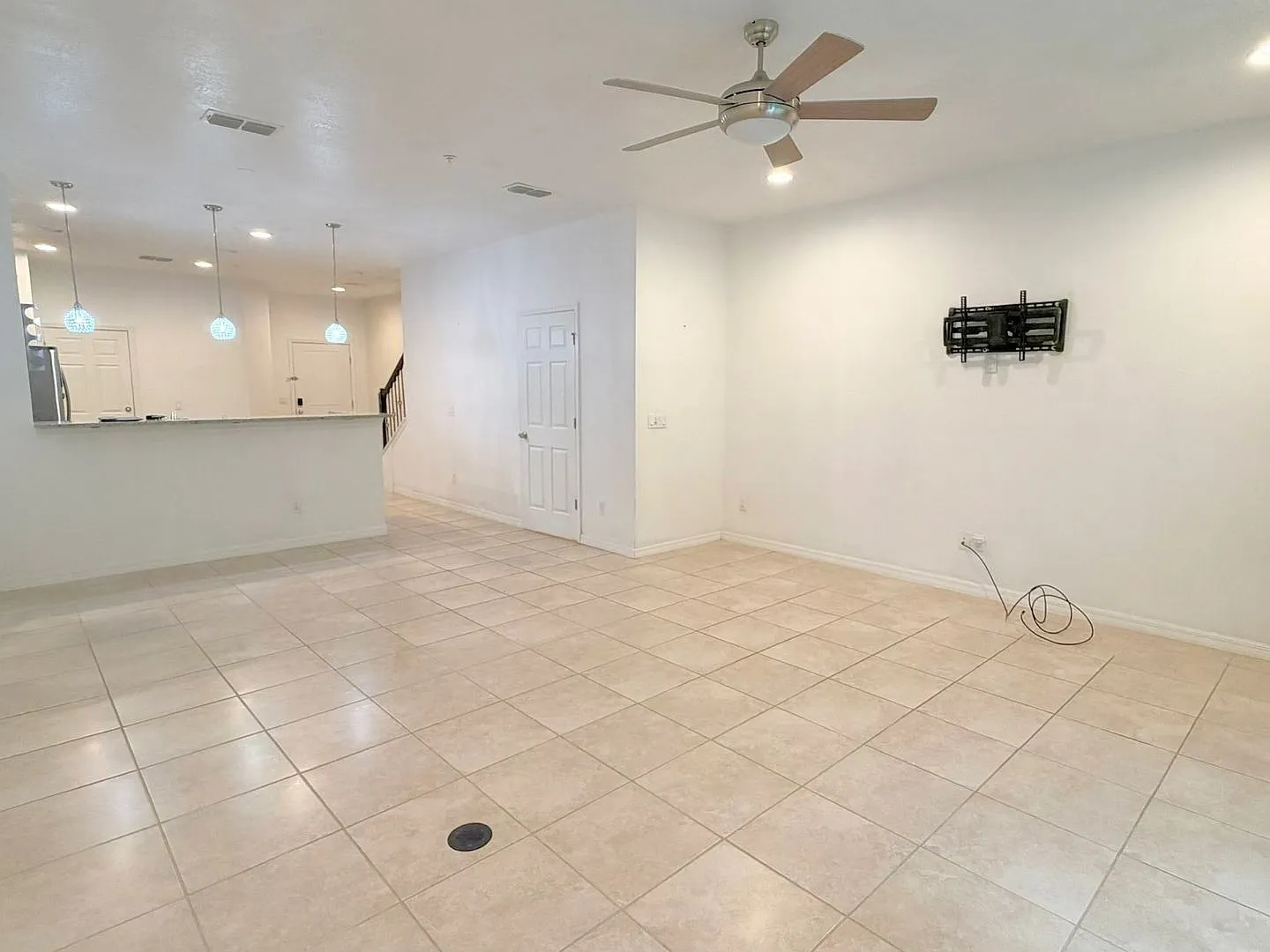 3 bed, 2.0 bath, 1708 sqft, $2,375 — Photo 4