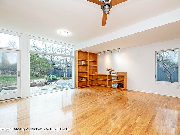 3rd image of 855 Lantern Hill Dr