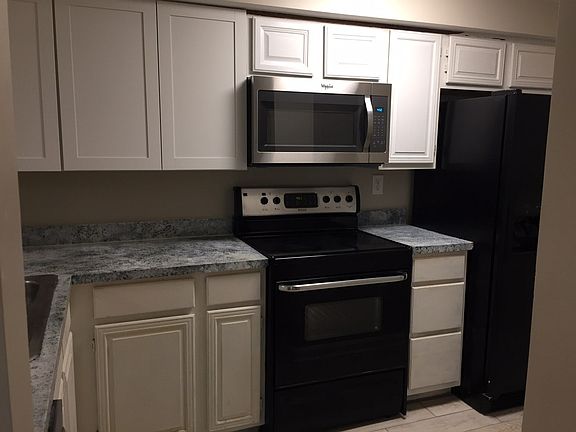 Kitchen/Stove/Fridge