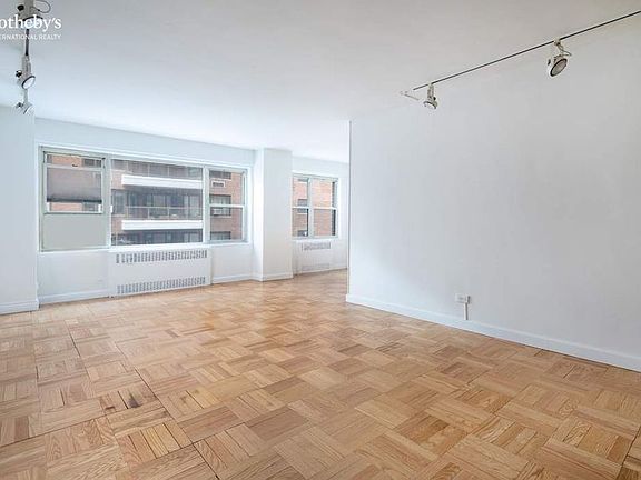 3rd image of 50 Sutton Pl S APT 7D