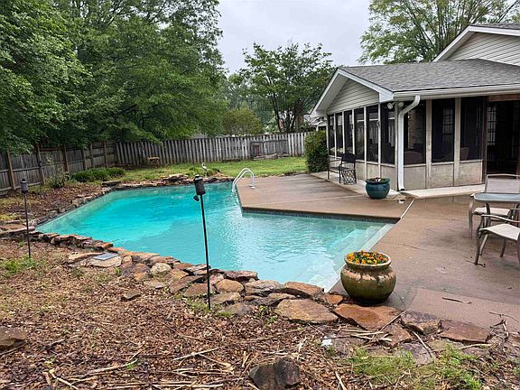 4th image of 143 Oak Hill Dr