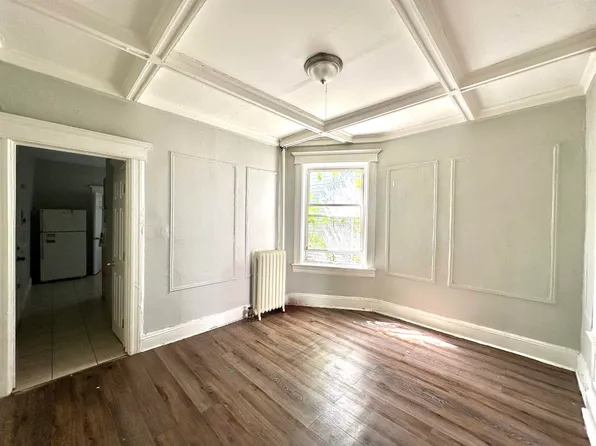 290 Summit Avenue image 2 of 6