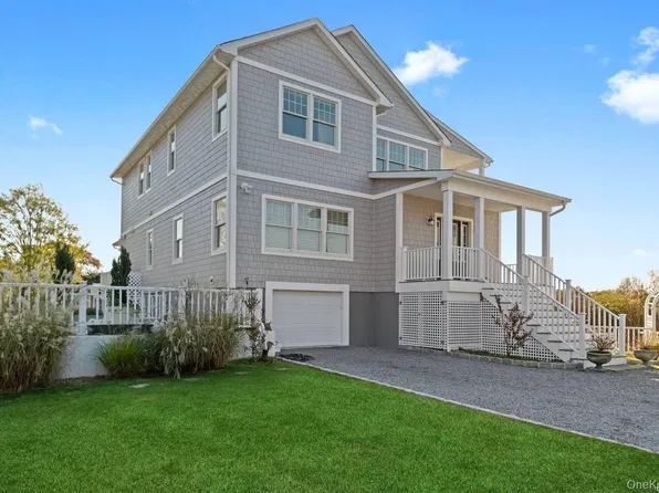 77 Library Ave, Westhampton Beach, NY 11978