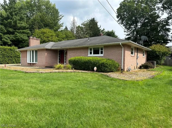 9072 Chalfonte Dr NE, Warren, OH 44484