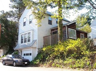 6 Lee Ct, Great Neck, NY 11024