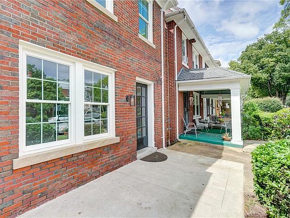 2nd image of 2211 Rosewood Ave