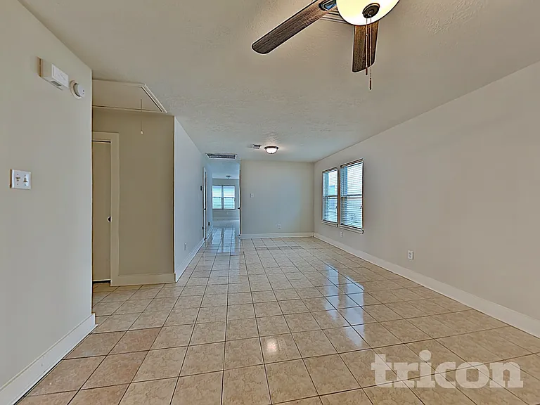 15810 W Park Ct — Photo 3