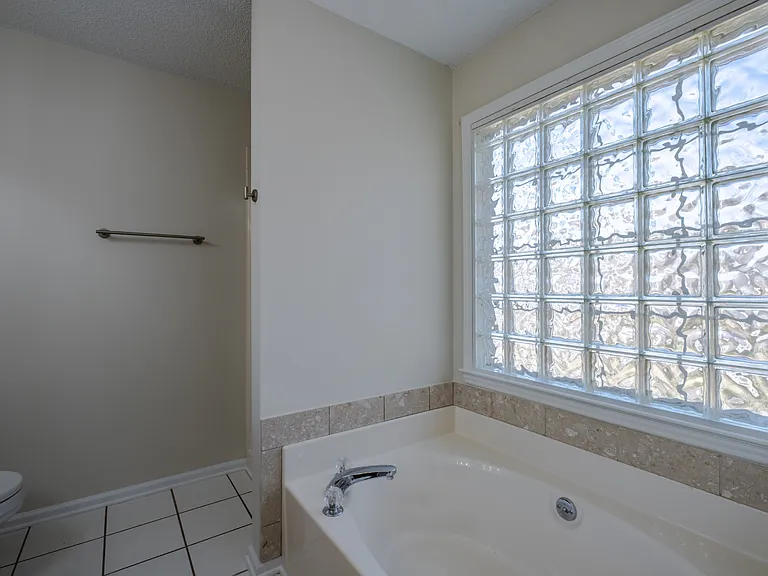 117 Eagle Ct — Photo 13