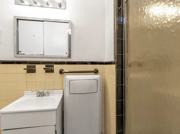 68-61 Yellowston Boulevard image 11 of 16